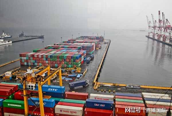 国际货运中的费用解析 如何区分滞港费、滞箱费、堆存费及海上货代